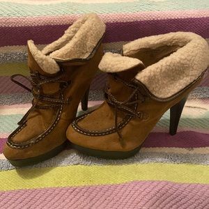 Vintage Brown/beige heeled boots with laces.